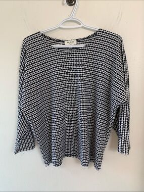 kim & cami Black and White Wave-Pattern Knit Top, Stretch, Wrinkle Free
